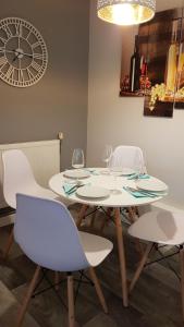 Contemporary Flat minutes from Airport & NEC
