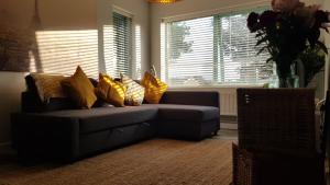 Contemporary Flat minutes from Airport & NEC