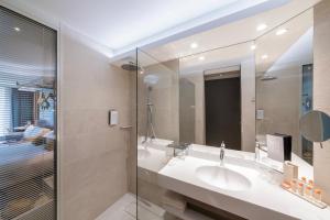 Hotels voco Strasbourg Centre - The Garden by IHG : Chambre Premium Lit Queen-Size avec Canapé-Lit