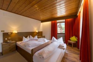 Triple Room room in Hotel Weisses Lamm