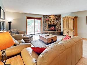 Three-Bedroom Apartment room in 30 E Viking Dr Condo A101