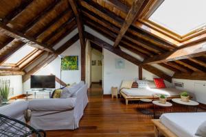 Rustic 5 Bedroom Atic, La Latina (Centre Madrid)