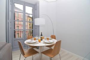Bright Apartment in La Latina by Batuecas