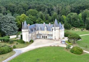 B&B / Chambres d'hotes Domaine de Bort : Chambre Lit Queen-Size - Vue sur Jardin