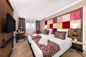 Privilege Twin Room room in Mercure Budapest Korona