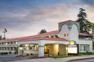 Days Inn by Wyndham Banning CasinoOutlet Mall
