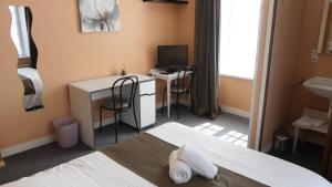 Hotels Hotel Duguesclin : photos des chambres