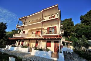 vassilias beach hotel Skiathos Greece