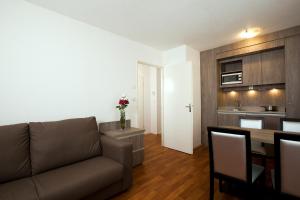 Appart'hotels Sejours & Affaires Reims Clairmarais : photos des chambres