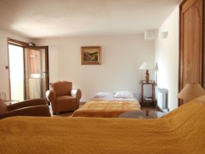 B&B / Chambres d'hotes La Villa du Rhone : Chambre Double Classique - Non remboursable