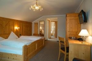 Family Room (2 Adults + 1 Child) room in Landgasthof Zur Post