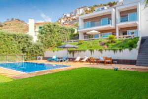 Villa Chimera - Oceanfront Pool Retreat by LS