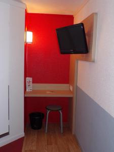 Hotels Premiere Classe Cambrai Proville : Chambre Triple (1 Lit Double et 1 Lit Simple)