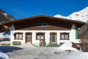 Three-Bedroom Apartment room in Haus Carolin