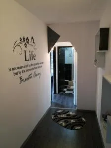 white black rooms - 奥勒什蒂耶