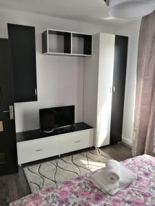 white black rooms