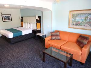 King Suite with Sofa Bed room in Best Western Plus Kissimmee-Lake Buena Vista South Inn & Suites