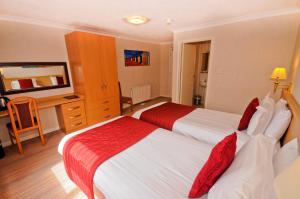Denewood Hotel