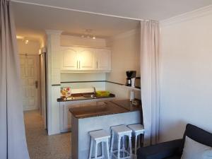 5 min walk from Yumbo 216