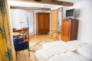 Standard Double Room room in Gasthaus und Hotel Weber