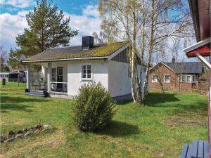 Three-Bedroom Holiday Home In Lottorp