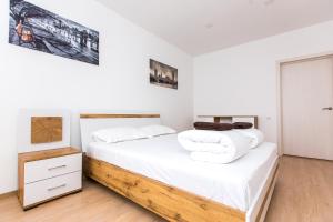 Під Голоском 8