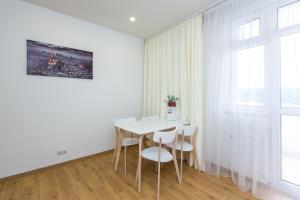 Під Голоском 8