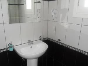 Villa Marios- Under the Volcano