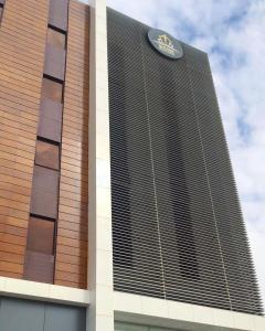 قولدن سكوير طريق الرياض Golden Square Riyadh Road