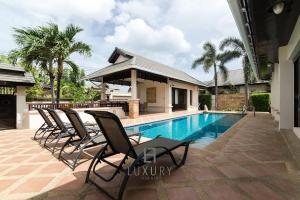 4 Bedroom Private Bali Style Villa HH6