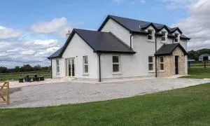 Greenway Holiday Home - Ballynagaul