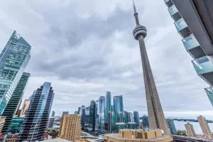 CHOL Furnished Suites Heart of Downtown Toronto, 2 Beds, Free Parking, CN Tower View - Toronto