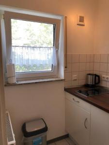 Bed & Kitchen
