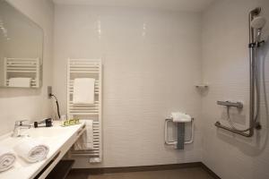 Hotels Hotel Restaurant La Hoirie : Chambre Double Premium Contemporaine