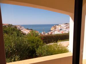 Two-Bedroom Apartment with Sea View room in Monte Dourado