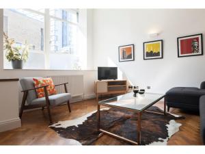 Newly refurbished 2-bedroom flat in Shoreditch