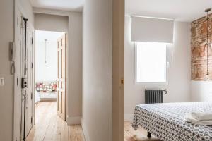 Impressive Apartment in Madrid Center by Batuecas