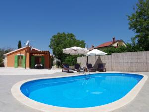 Talu Quaint Holiday Home in Vodnjan with Private Swimming Pool Gajana Horvaatia