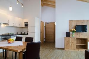 Two-Bedroom Apartment (4 Adults + 2 Children) room in Berghotel Rasis