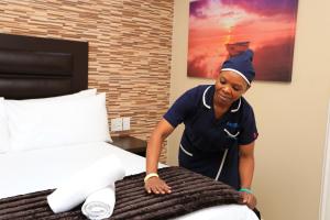 Bayside Hotel 100 Pixley Kaseme Street (West Street)