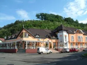 Galcsik Fogadó - 绍尔戈陶尔扬