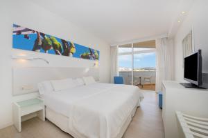 Twin Room with Side Sea View room in Iberostar Bouganville Playa