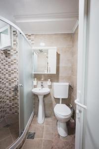 Axios Apartment