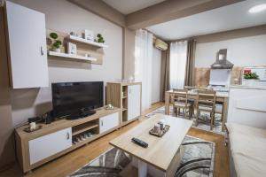 Axios Apartment