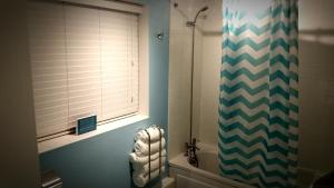 Contemporary Flat minutes from Airport & NEC