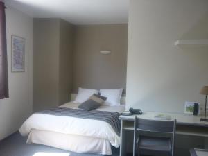 Hotels Logis Hotel Le Relais du Serre : Chambre Familiale