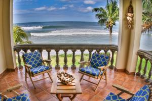 Villas Iguana A-8 Beachfront Condo