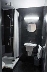 Double or Twin Room with Private Bathroom room in EXIT 29