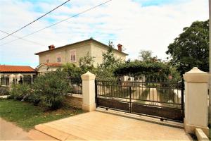 Apartment Marija Kaštelir 
