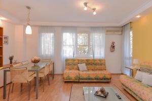 Lions Bridge Sunny One Bedroom Apartment